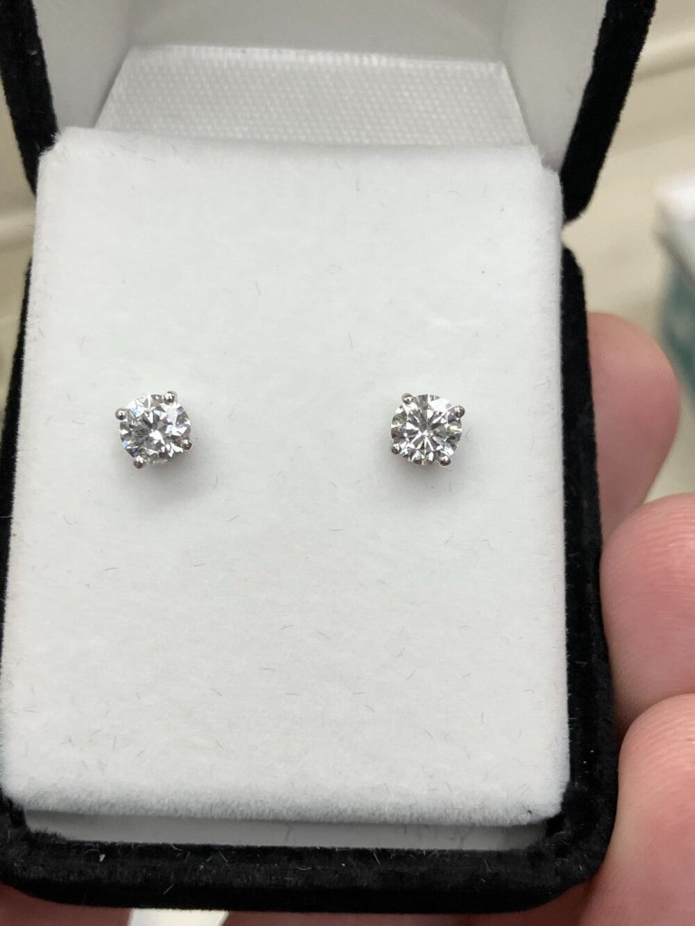 Round Natural White Gold Diamond Stud Earrings